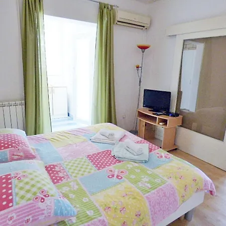 Apartman Kleines In Der Ersten Etage By Interhome Rabac