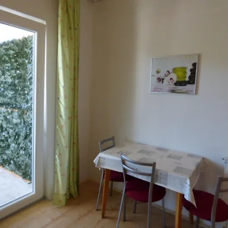 아파트 Kleines In Der Ersten Etage By Interhome